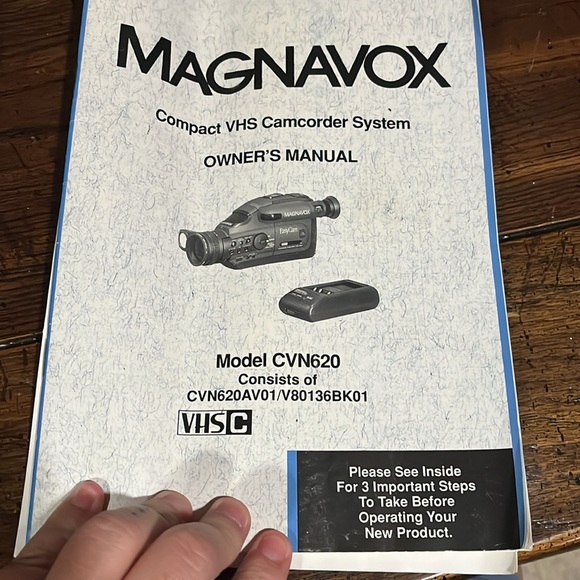 Vintage Magnavox compact, VHS camcorder system with accessories - Picture 3 of 12